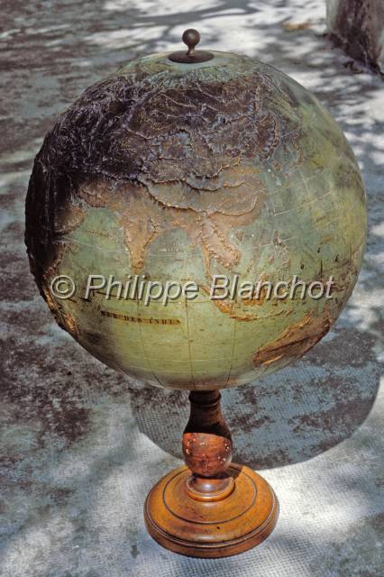 harmas fabre 11.JPG - Globe terrestreHarmas de FabreSérignan du Comtat, 84 France